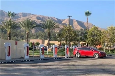 טסלה המציאה טריקים חדשים לחיוב תשלומים במהלך שעות עמוסות.